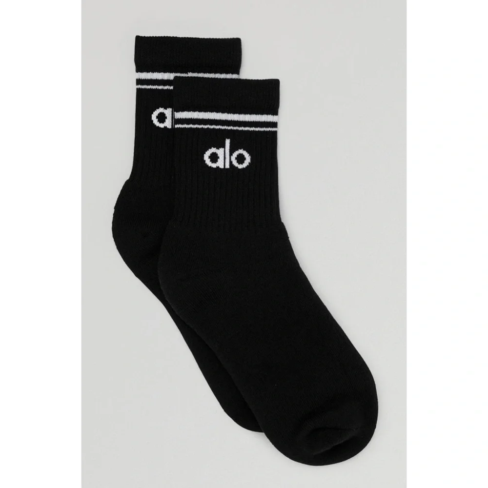 New Alo Yoga Unisex Half Crew Throwback Socks in Black/White